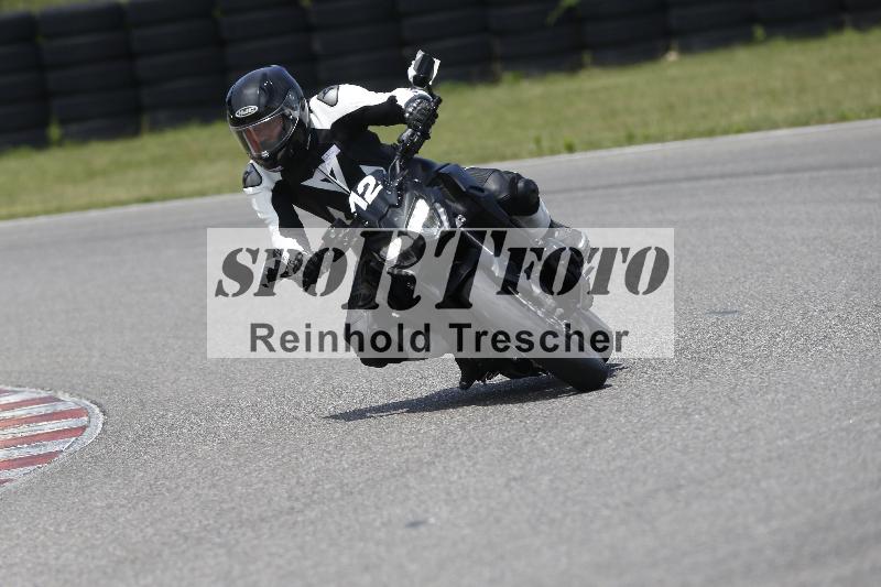 /27 12.06.2025 Ducati Schweiz Trackday Warmup  ADR/blau-bleu/12